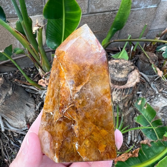 Golden Healer Crystal Tower - Picture 3 of 12